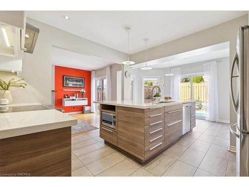 232 Nottingham Drive, Oakville, ON - Indoor Photo Showing Kitchen