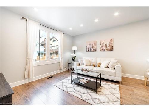 22 Harvey Street, Hamilton, ON - Indoor Photo Showing Living Room