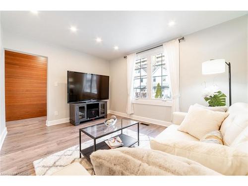 22 Harvey Street, Hamilton, ON - Indoor Photo Showing Living Room