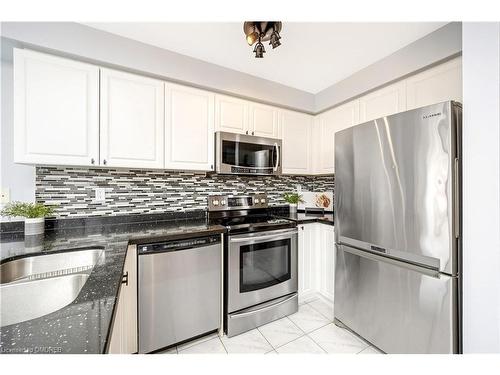 1092 Mcclenahan Crescent, Milton, ON - Indoor Photo Showing Kitchen With Double Sink With Upgraded Kitchen