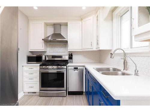 138 Oakdale Drive, Oakville, ON - Indoor Photo Showing Kitchen With Double Sink