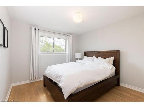 138 Oakdale Drive, Oakville, ON - Indoor Photo Showing Bedroom