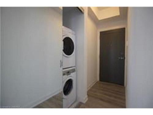 2201-42 Charles Street E, Toronto, ON - Indoor Photo Showing Laundry Room