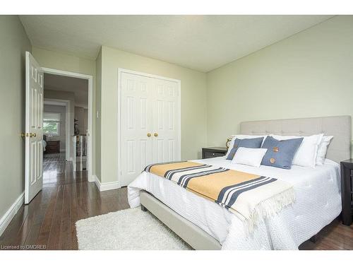 1531 Stancombe Crescent, Mississauga, ON - Indoor Photo Showing Bedroom