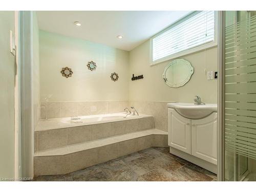 1531 Stancombe Crescent, Mississauga, ON - Indoor Photo Showing Bathroom