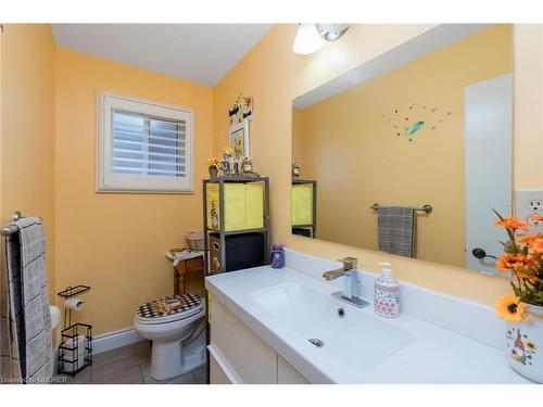 76 John Street, Georgetown, ON - Indoor Photo Showing Bathroom