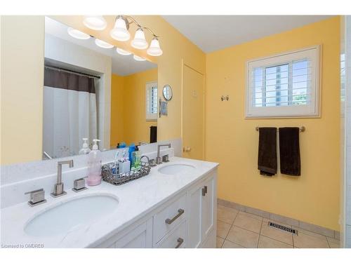 76 John Street, Georgetown, ON - Indoor Photo Showing Bathroom