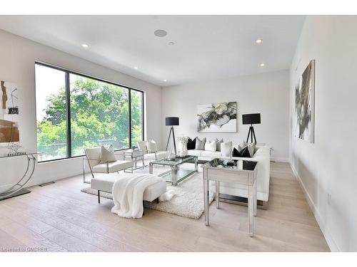 1459 Petrie Way, Mississauga, ON - Indoor Photo Showing Living Room