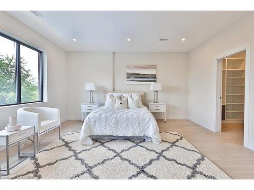 1459 Petrie Way, Mississauga, ON - Indoor Photo Showing Bedroom