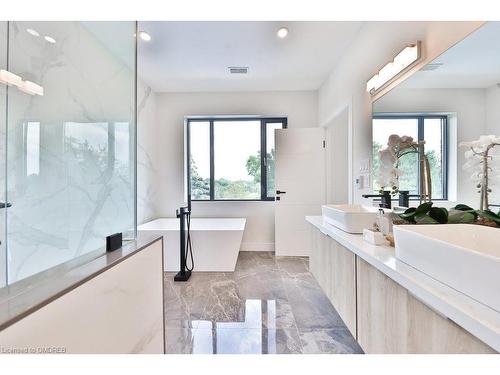 1459 Petrie Way, Mississauga, ON - Indoor Photo Showing Bathroom