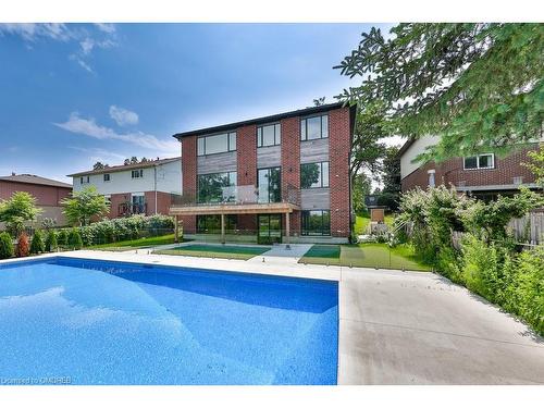 1459 Petrie Way, Mississauga, ON - Outdoor With In Ground Pool