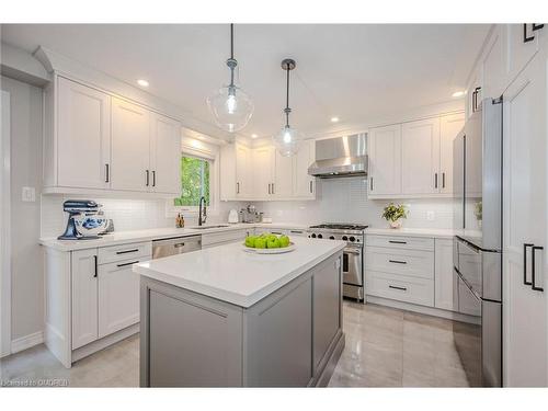 267 River Oaks Boulevard W, Oakville, ON - Indoor Photo Showing Kitchen With Upgraded Kitchen