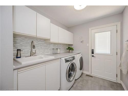 267 River Oaks Boulevard W, Oakville, ON - Indoor Photo Showing Laundry Room