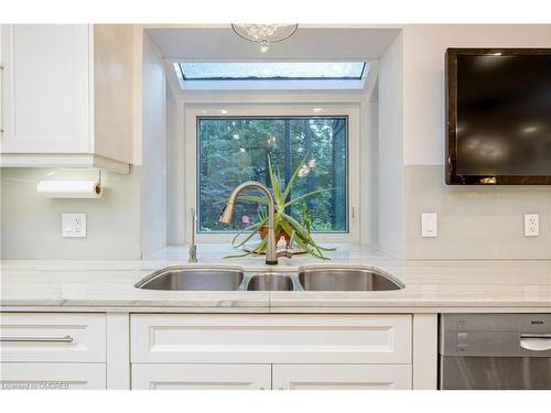 177 Breezy Pines Drive, Mississauga, ON - Indoor Photo Showing Kitchen With Double Sink