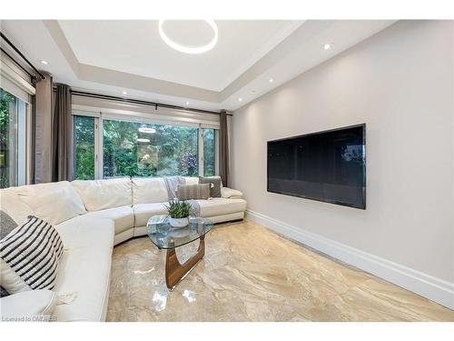 177 Breezy Pines Drive, Mississauga, ON - Indoor Photo Showing Living Room
