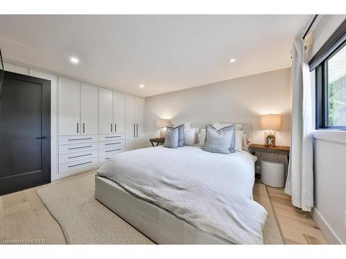 218 Vance Drive, Oakville, ON - Indoor Photo Showing Bedroom