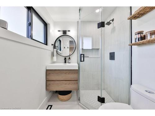 218 Vance Drive, Oakville, ON - Indoor Photo Showing Bathroom