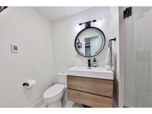 218 Vance Drive, Oakville, ON - Indoor Photo Showing Bathroom