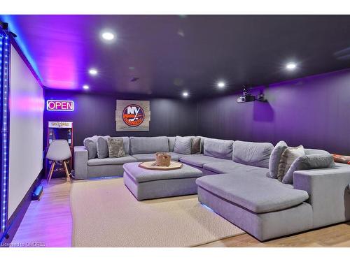 218 Vance Drive, Oakville, ON - Indoor Photo Showing Living Room