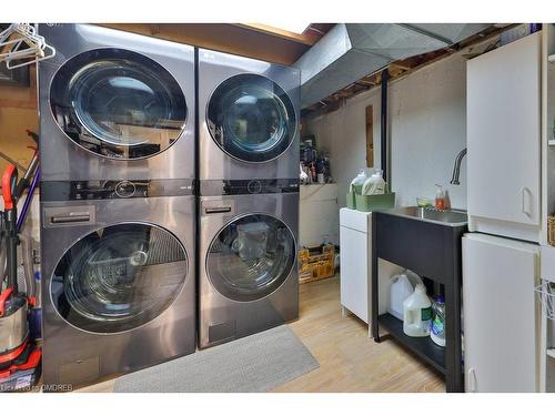 218 Vance Drive, Oakville, ON - Indoor Photo Showing Laundry Room
