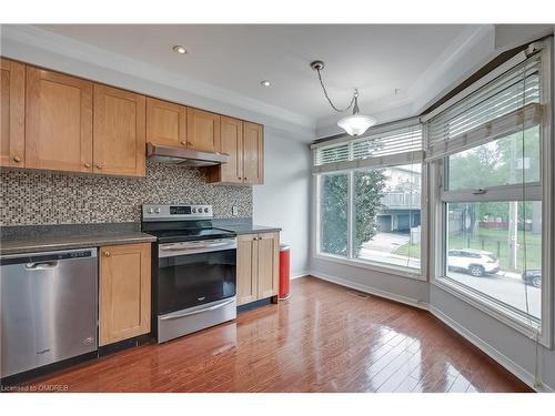 118 John Street, Oakville, ON - Indoor Photo Showing Kitchen