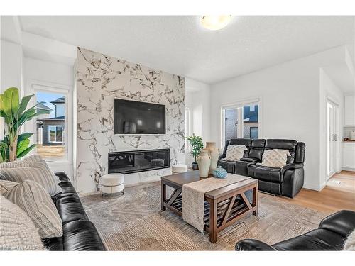 104 Dempsey Drive, Stratford, ON - Indoor Photo Showing Living Room