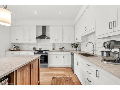 104 Dempsey Drive, Stratford, ON - Indoor Photo Showing Kitchen With Upgraded Kitchen