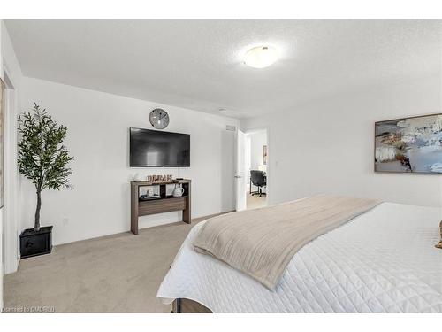 104 Dempsey Drive, Stratford, ON - Indoor Photo Showing Bedroom