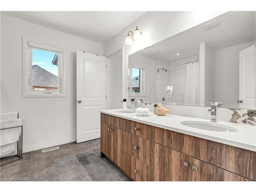 104 Dempsey Drive, Stratford, ON - Indoor Photo Showing Bathroom