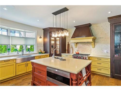 2050 Dickson Road, Mississauga, ON - Indoor Photo Showing Kitchen With Double Sink