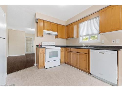 1946 Bloom Crescent, London, ON - Indoor Photo Showing Kitchen