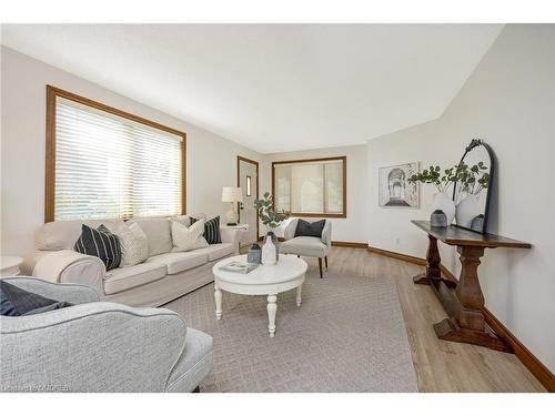 71 Bronte Street S, Milton, ON - Indoor Photo Showing Living Room