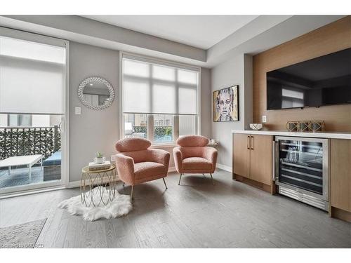 3081 Ernest Appelbe Boulevard, Oakville, ON - Indoor Photo Showing Living Room