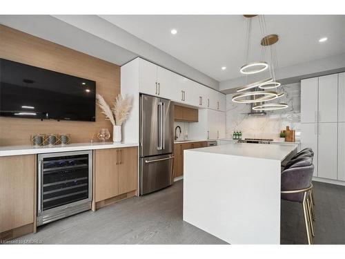 3081 Ernest Appelbe Boulevard, Oakville, ON - Indoor Photo Showing Kitchen