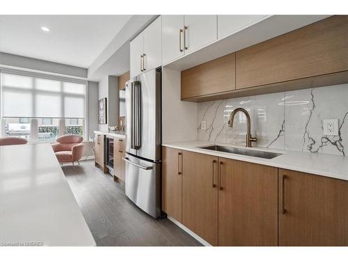 3081 Ernest Appelbe Boulevard, Oakville, ON - Indoor Photo Showing Kitchen