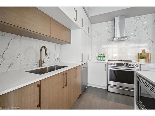 3081 Ernest Appelbe Boulevard, Oakville, ON - Indoor Photo Showing Kitchen With Upgraded Kitchen