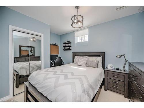 1492 Pinery Crescent, Oakville, ON - Indoor Photo Showing Bedroom