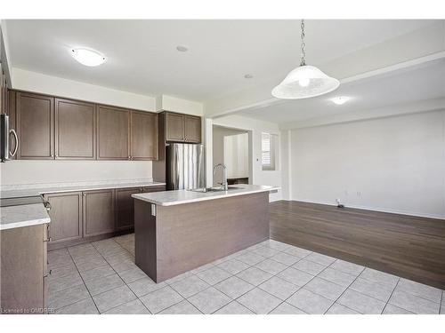 34 Whithorn Crescent, Caledonia, ON - Indoor Photo Showing Kitchen