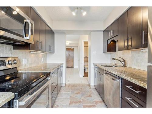 712-5280 Lakeshore Road, Burlington, ON - Indoor Photo Showing Kitchen With Upgraded Kitchen