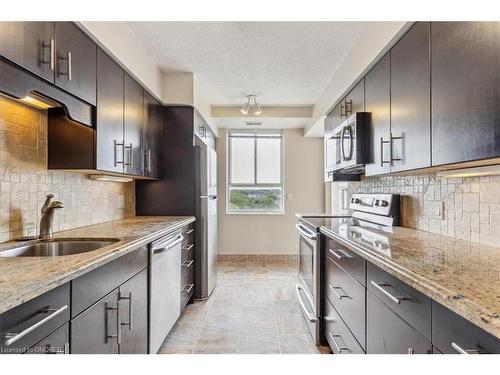 712-5280 Lakeshore Road, Burlington, ON - Indoor Photo Showing Kitchen