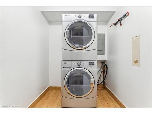 712-5280 Lakeshore Road, Burlington, ON - Indoor Photo Showing Laundry Room