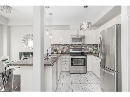 15-488 Yonge Street, Barrie, ON - Indoor Photo Showing Kitchen With Upgraded Kitchen