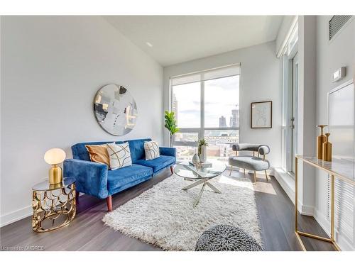 712-4011 Brickstone Mews, Mississauga, ON - Indoor Photo Showing Living Room