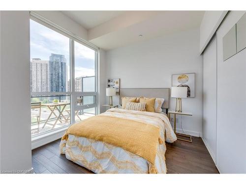 712-4011 Brickstone Mews, Mississauga, ON - Indoor Photo Showing Bedroom