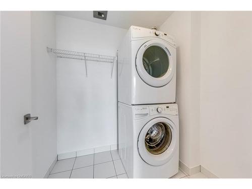 712-4011 Brickstone Mews, Mississauga, ON - Indoor Photo Showing Laundry Room