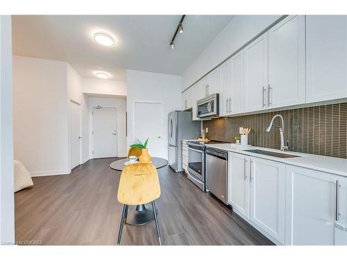 712-4011 Brickstone Mews, Mississauga, ON - Indoor Photo Showing Kitchen With Stainless Steel Kitchen