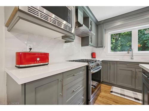 208 Glen Oak Drive, Oakville, ON - Indoor Photo Showing Kitchen With Upgraded Kitchen