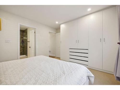 208 Glen Oak Drive, Oakville, ON - Indoor Photo Showing Bedroom