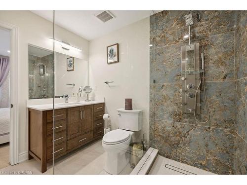 208 Glen Oak Drive, Oakville, ON - Indoor Photo Showing Bathroom