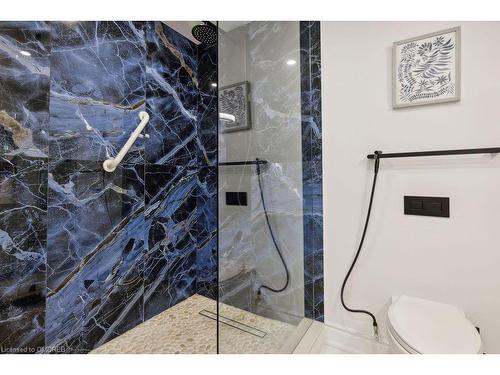 208 Glen Oak Drive, Oakville, ON - Indoor Photo Showing Bathroom